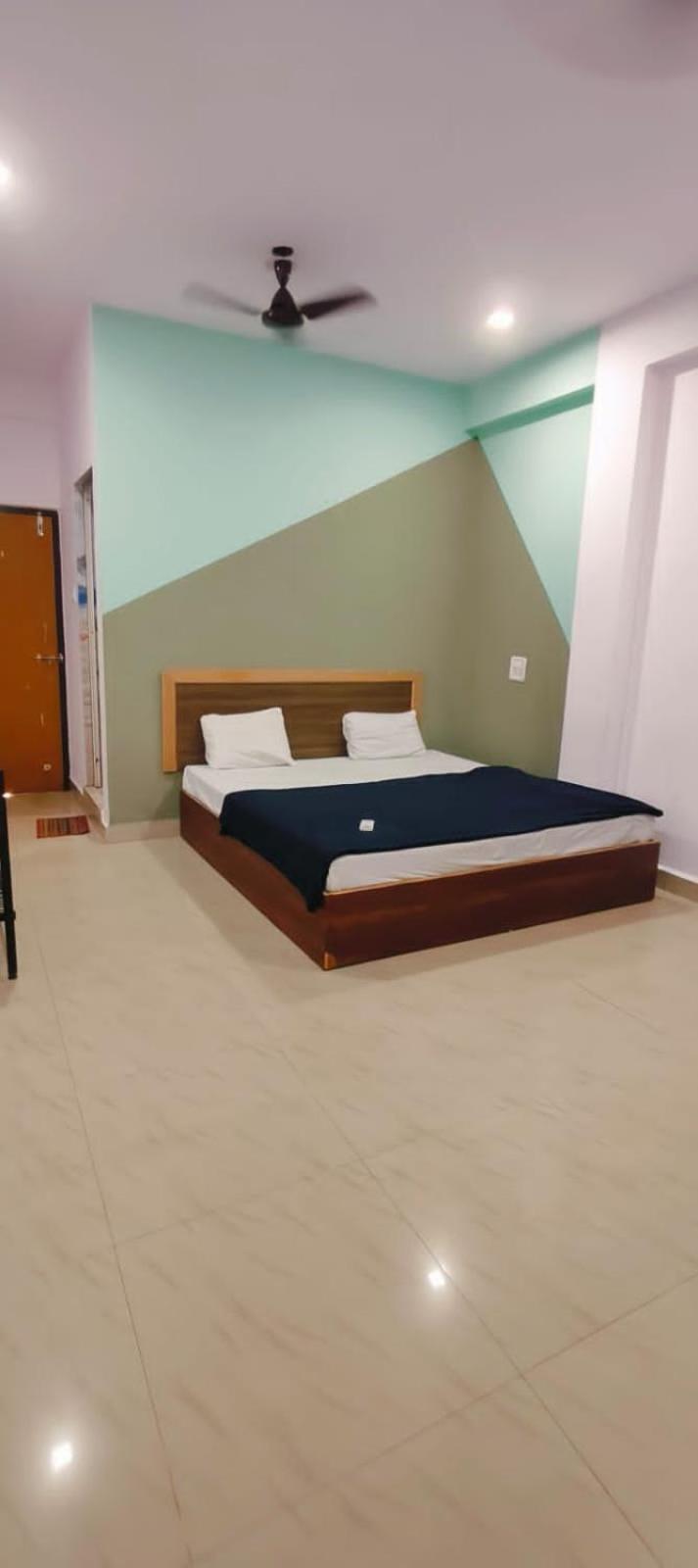 Esther Guest House Калангут Номер фото